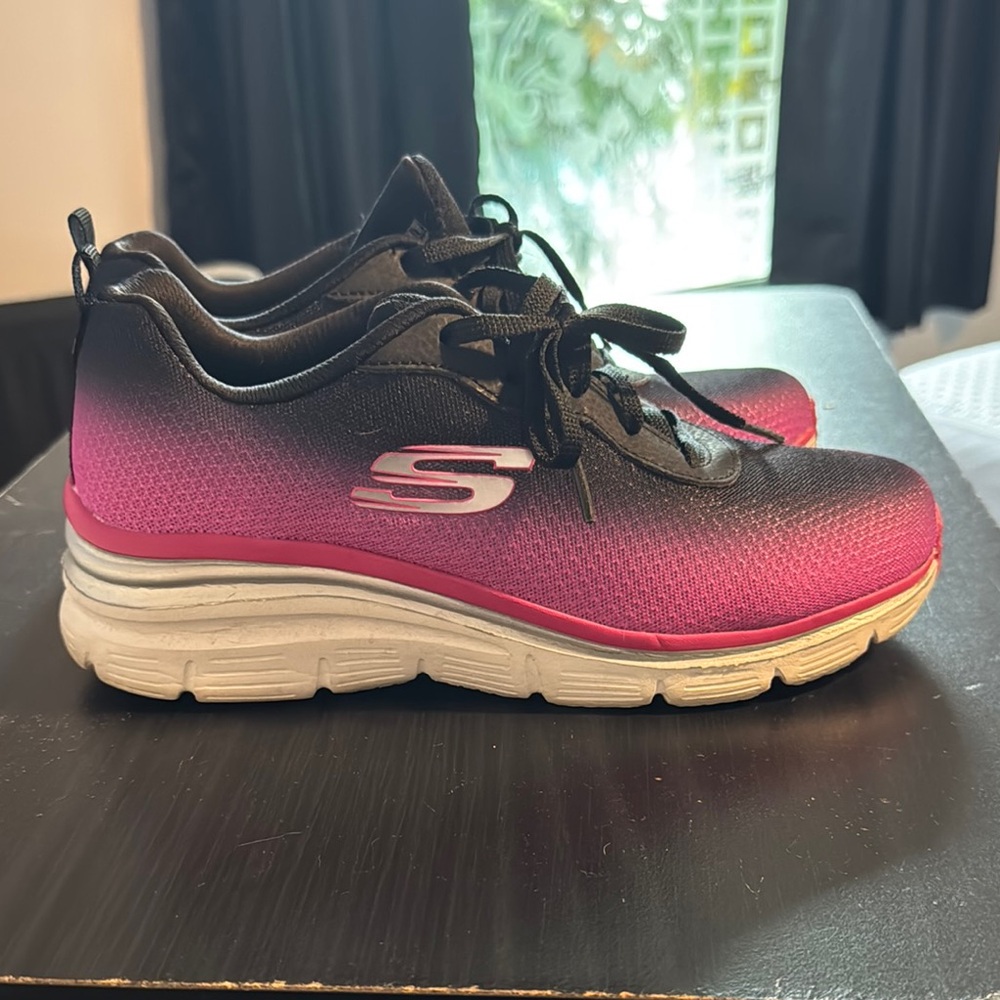 Skechers Women's Pink and Black Athletic Shoes